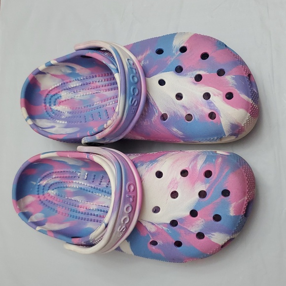 CROCS Kids Water Shoes Marbled  in Pink, Blue, and White - Picture 8 of 9